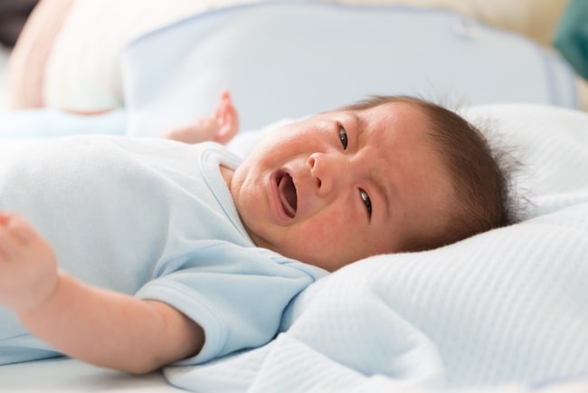 Trào ngược dạ dày ở trẻ sơ sinh: Nguyên nhân, triệu chứng và điều trị